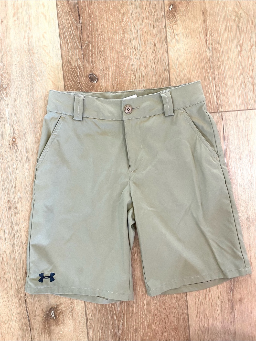 Under Armour Shorts Boy’s Medium Khaki Golf Performance Outdoors School Preppy